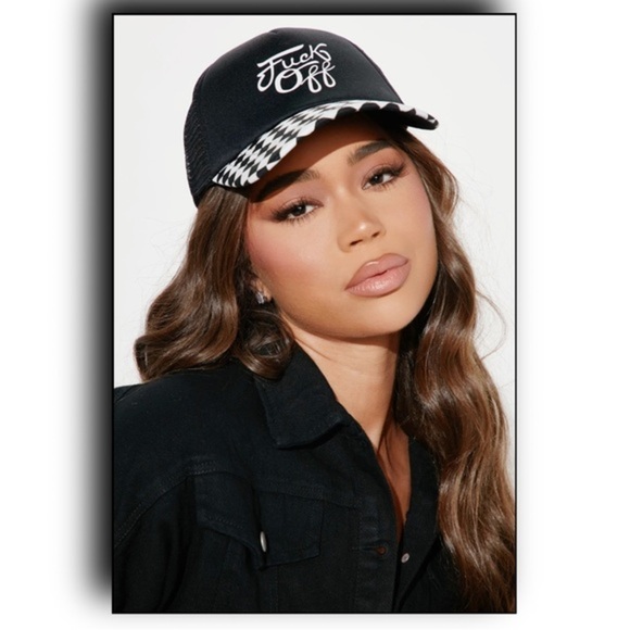 Fashion Nova ✦ Trucker Hat ✦ Black/White Snapback w/ Graphic Embroidery OS NWT - Picture 1 of 8